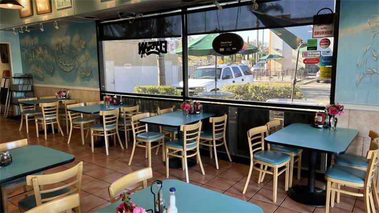 Restaurant in Busy Center w/ Beer/Wine - Nice Patio