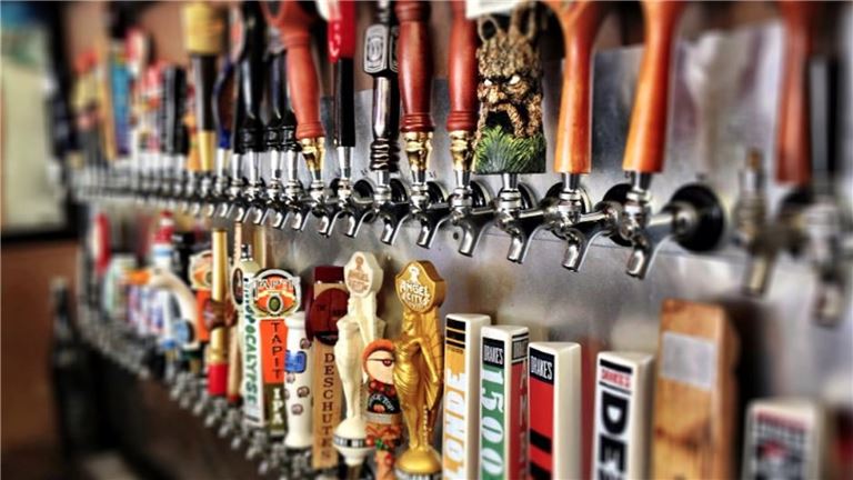 Fully Equipped Restaurant In Busy Strip Center with Large Outdoor Pati