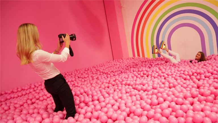 Pop-Up Exhibition / Selfie Museum in Orange County - Semi-Absentee