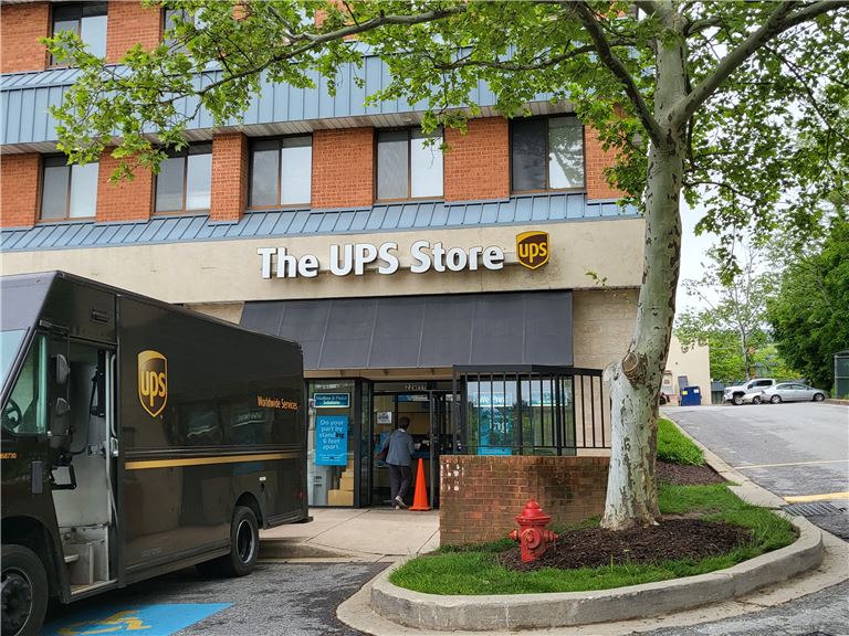 UPS Store under Owner Absentee management For Sale in District of