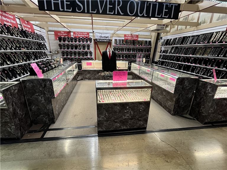 Jewelry Weekend Business Great Returns For Sale in Lebanon, Ohio
